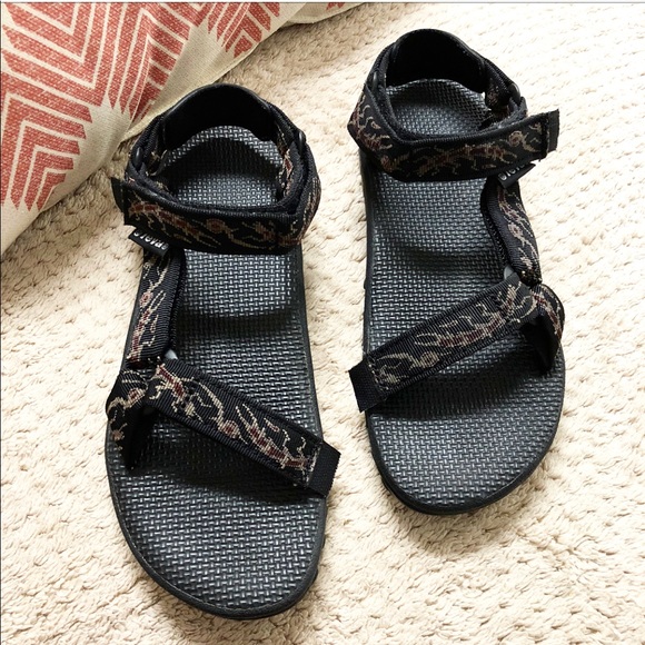 teva sandals size 6